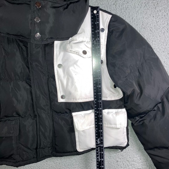 Akira Cropped Puffer Jacket Women Medium Hooded Black White Color Block Coat - Picture 3 of 14